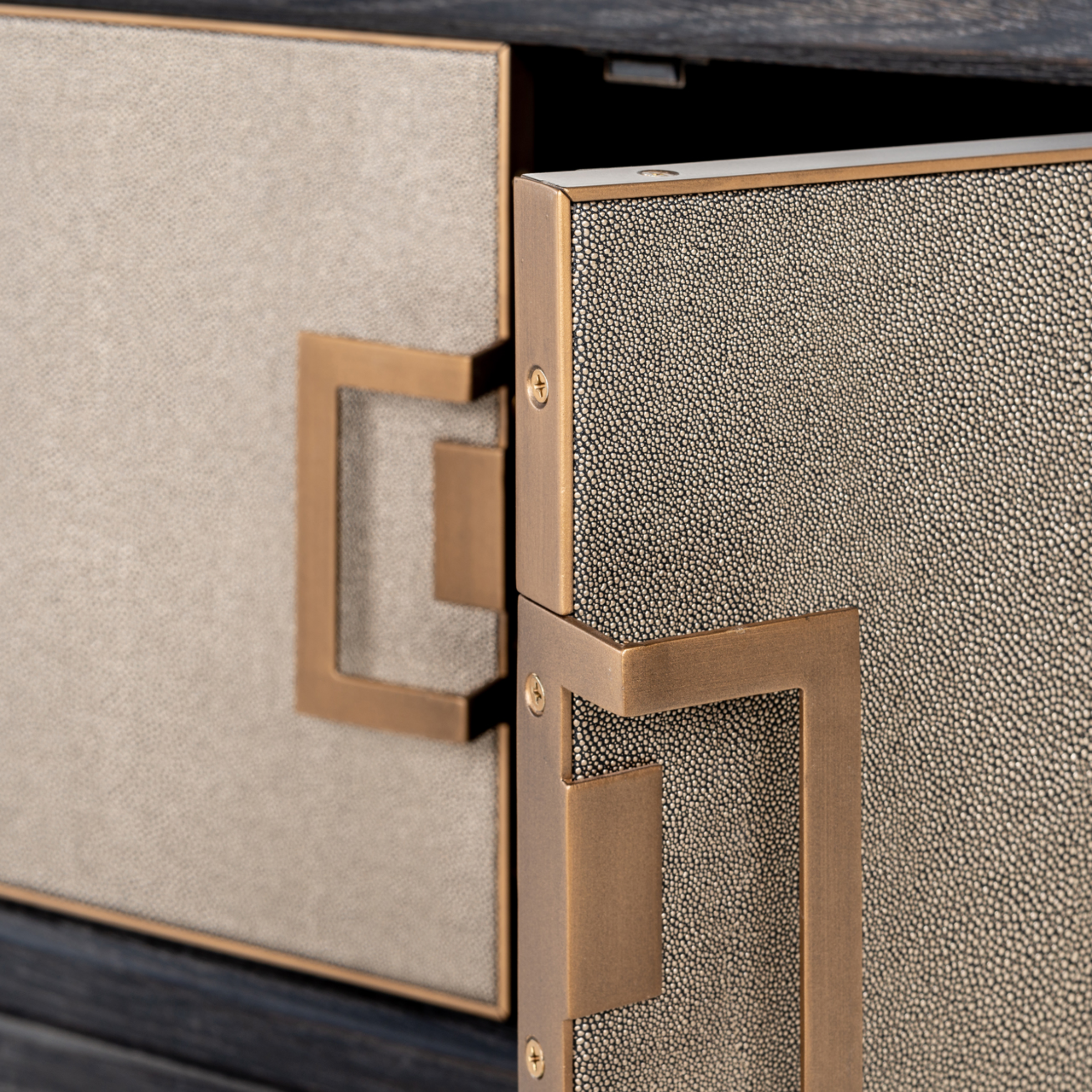 TV cabinet Bloomville brass shagreen